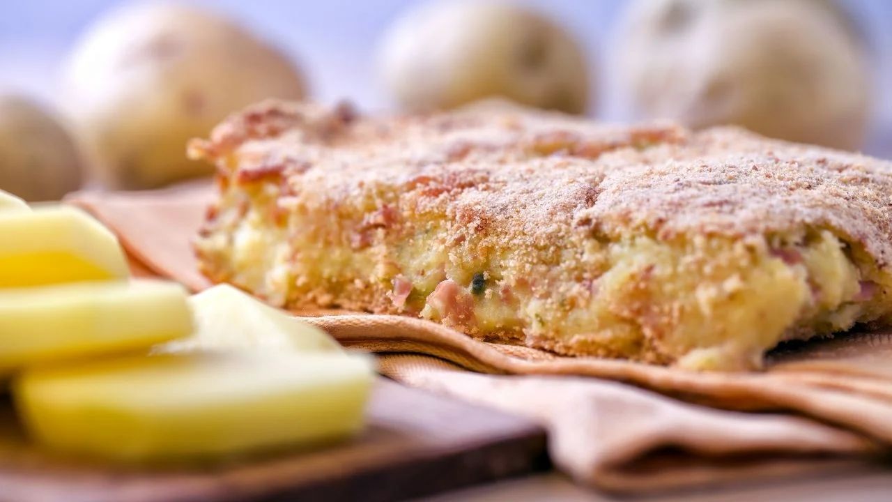 Babka ziemniaczana – przepis tradycyjną babkę ziemniaczaną z boczkiem
