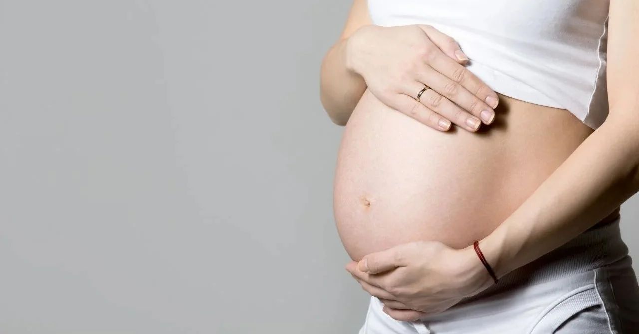 Jak wybrać żelazo z kwasem foliowym i suplementy w ciąży, aby wspierać organizm na każdym etapie oczekiwania na dziecko?