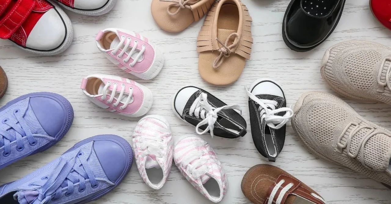Wygodne paputki dla dzieci i niemowląt do domu, żłobka i przedszkola – jak wybrać najlepsze obuwie dla malucha?
