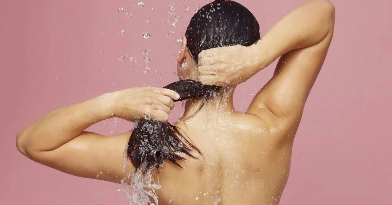 Szampon na łupież - podstawa skutecznej i świadomej pielęgnacji skóry głowy