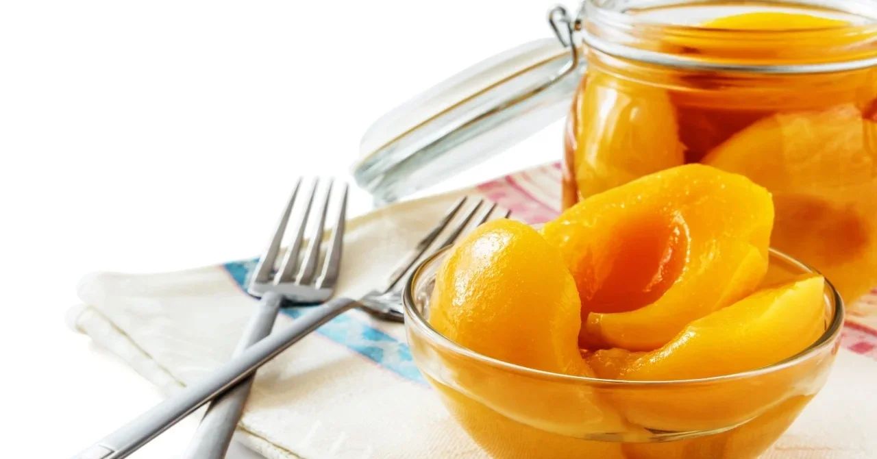 Brzoskwinie w syropie jak z marzeń! ZaradnaKobieta.pl